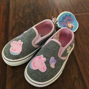 Girls peppa pig toddler ship in size 5 NWT